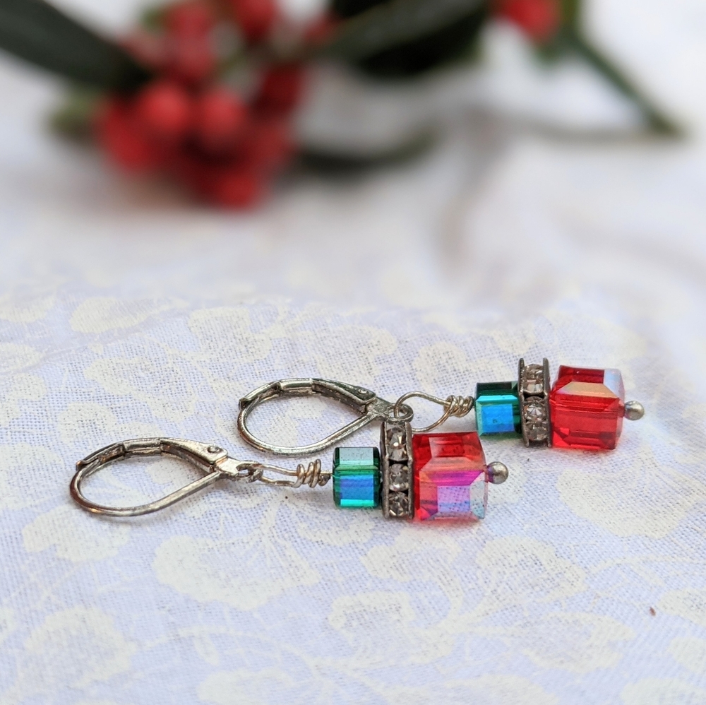 🎉🎉10/$25 Christmas Crystal Cube Earrings Red and Green